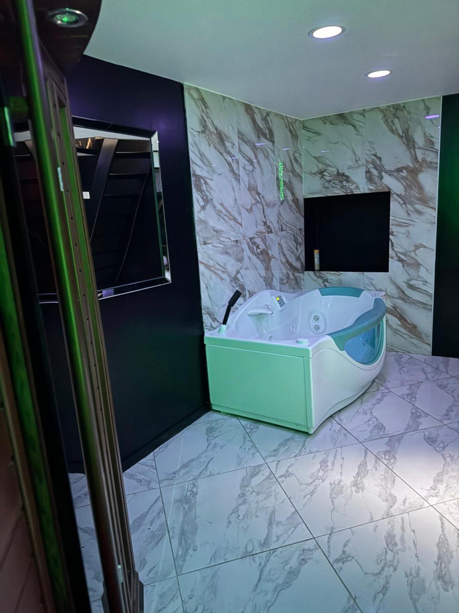 Maison Appartement Triplex Avec Jacuzzi Et Sauna Saint-Etienne  Buitenkant foto